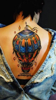 个性美女背部创意热气球纹身图案