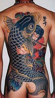 男士满背超大鲤鱼纹身图案