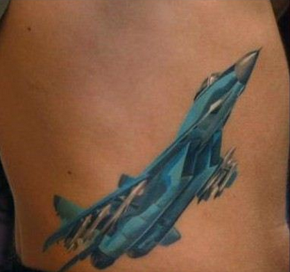 点击大图看下一张：帅哥腰部起飞战斗机纹身图案