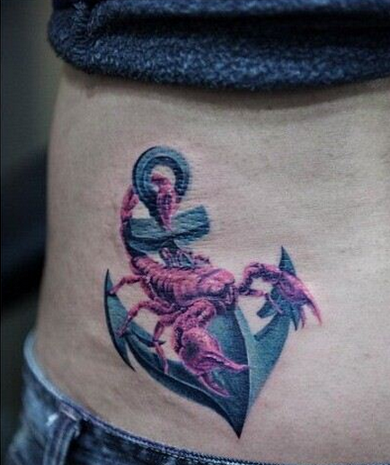 点击大图看下一张：腰部彩色蝎子和船锚纹身图案