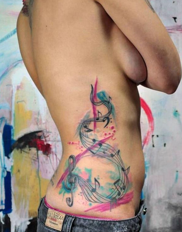 点击大图看下一张：美女侧腰唯美流行漂亮的音符纹身