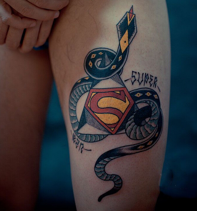 点击大图看下一张：创意超人印章与蛇纹身