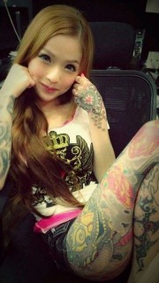 最近很火的马来西亚美女纹身师