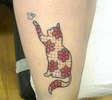 点击大图看下一张：腿部时尚可爱的小猫咪纹身