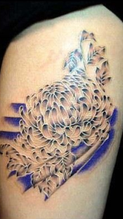 女性腿部超好看的菊花纹身