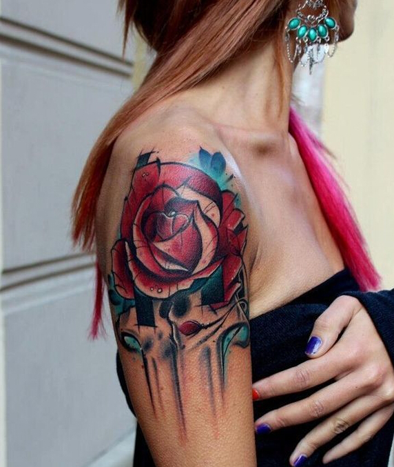 点击大图看下一张：美女手臂时尚的玫瑰纹身