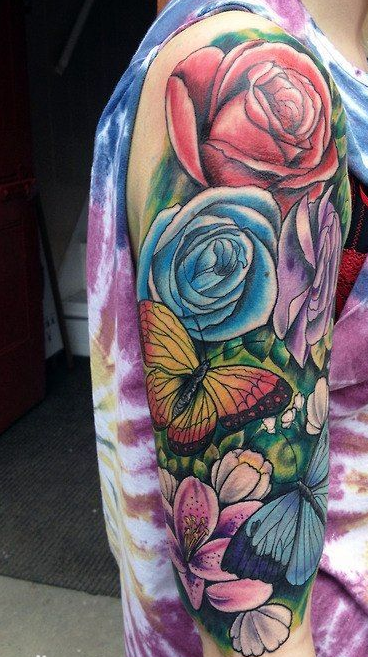 点击大图看下一张：女生花臂蝴蝶玫瑰图案