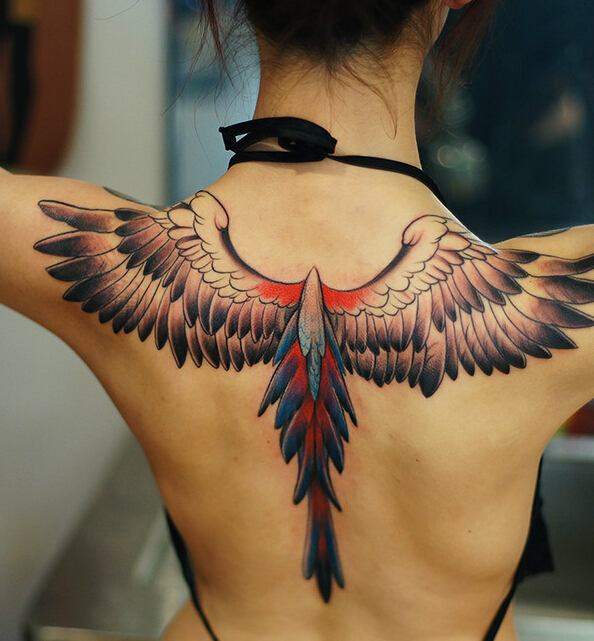 点击大图看下一张：美女后背漂亮的翅膀纹身