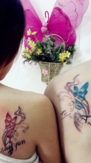 情侣背部好看的蝴蝶纹身