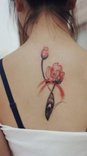 性感美女后背红色花卉纹身