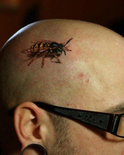 点击大图看下一张：老外头部经典的小蜜蜂纹身图案