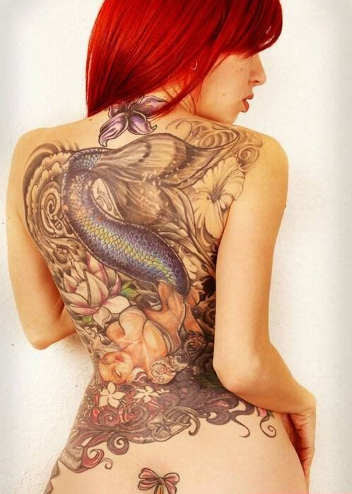 点击大图看下一张：欧美女满背彩色美人鱼纹身图案