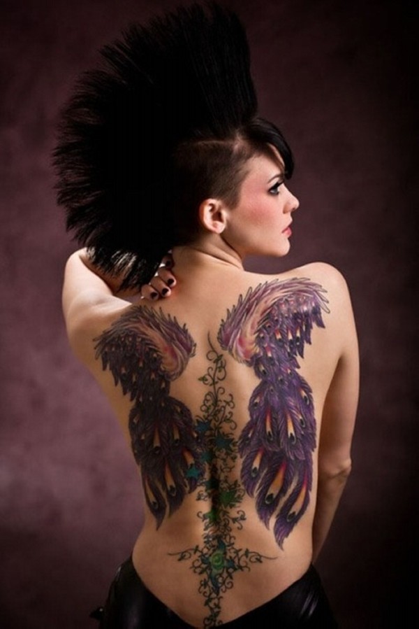 点击大图看下一张：个性美女满背翅膀藤蔓纹身