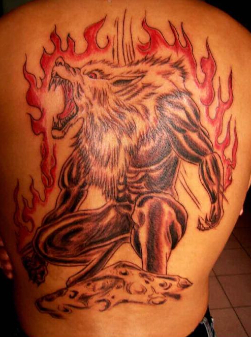 点击大图看下一张：满背火焰狼人纹身图案