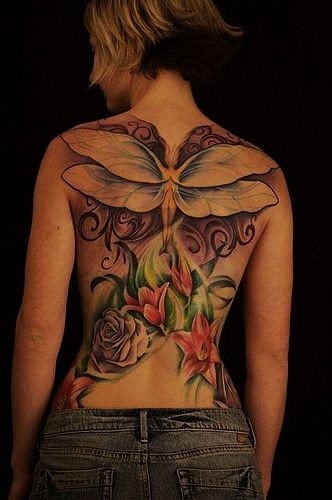 点击大图看下一张：女性天使玫瑰花卉纹身