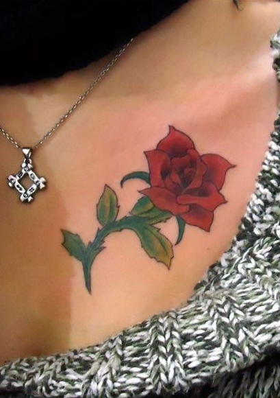 点击大图看下一张：胸前爱情玫瑰时尚纹身