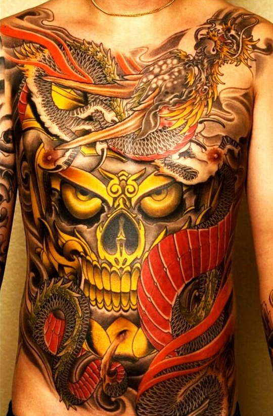 点击大图看下一张：胸部霸气的嘎巴拉龙纹身图案