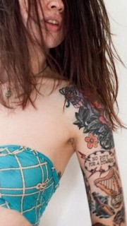 性感美女个性花臂纹身