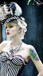 欧美潮女个性英文与手臂纹身图案