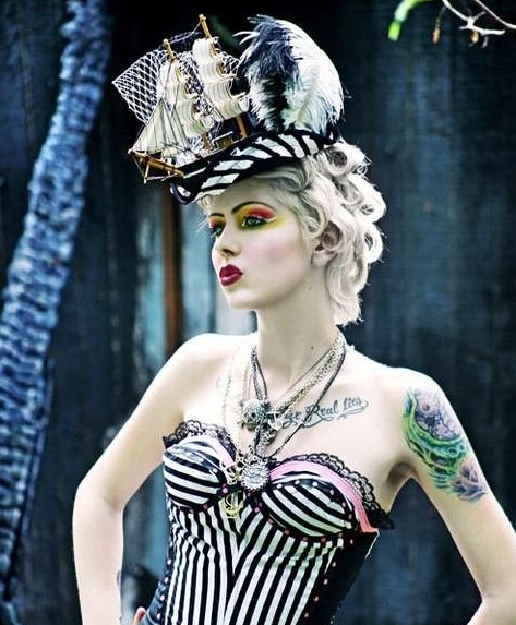 点击大图看下一张：欧美潮女个性英文与手臂纹身图案