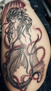 女性臀部个性美人鱼纹身图案