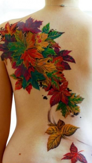 色彩斑斓的枫叶纹身图案