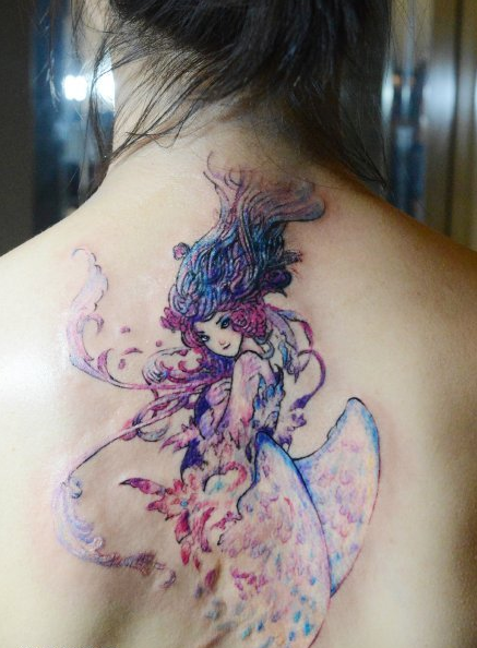 点击大图看下一张：背部漂亮唯美花仙子纹身图案