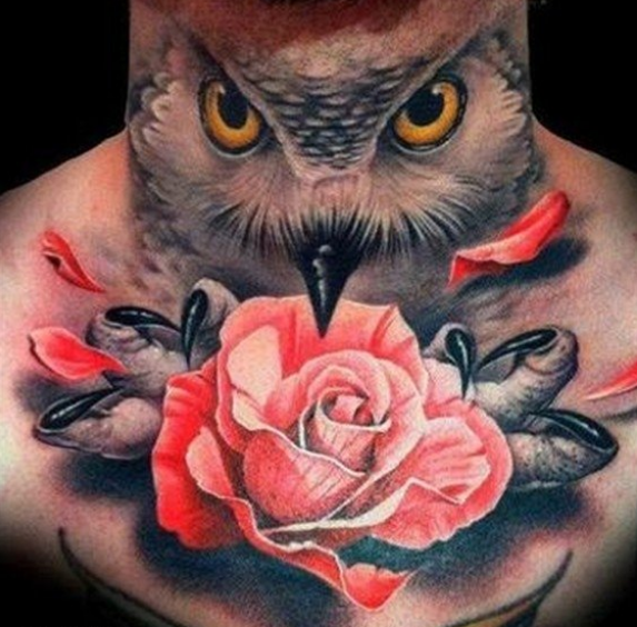 点击大图看下一张：颈部猫头鹰和玫瑰纹身