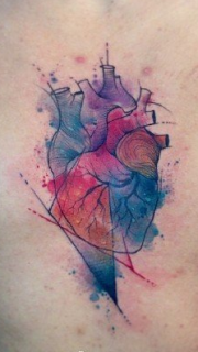彩色水墨人体心脏纹身图案