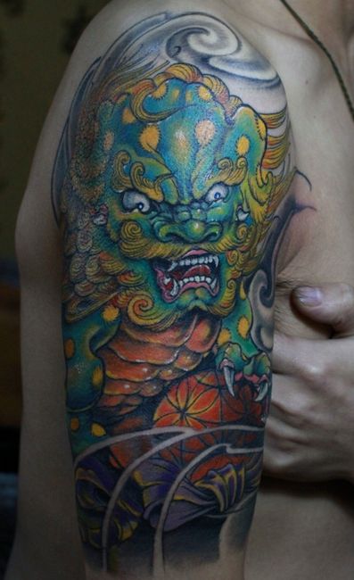 点击大图看下一张：手臂霸气的唐狮子纹身图案