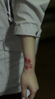 清新漂亮的樱花纹身图案