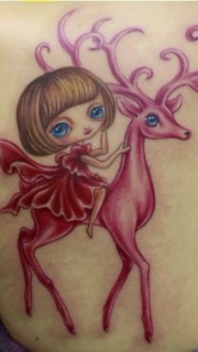 背部卡通娃娃小鹿纹身图案