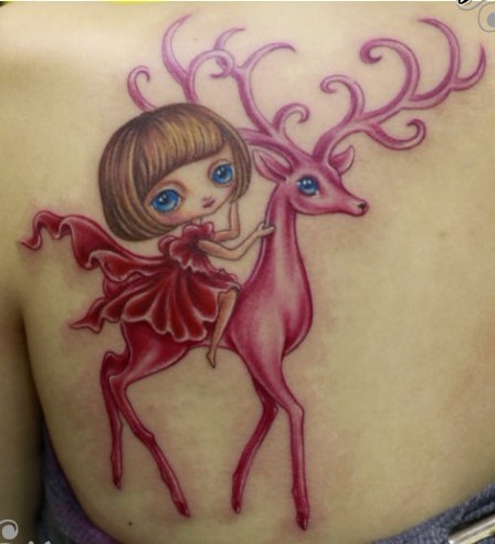 点击大图看下一张：背部卡通娃娃小鹿纹身图案