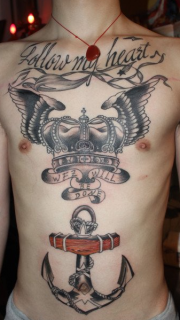 前胸潮流经典的皇冠与船锚纹身图案