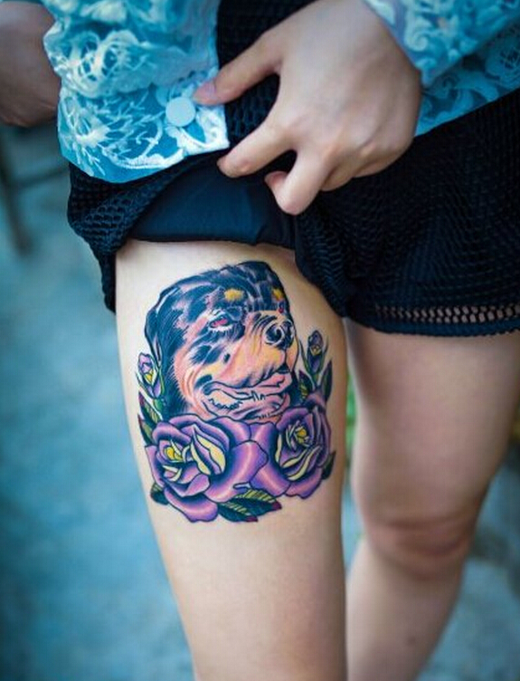 点击大图看下一张：女性腿部汪星人玫瑰花纹身图片