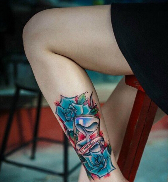 点击大图看下一张：女性小腿沙漏玫瑰花纹身