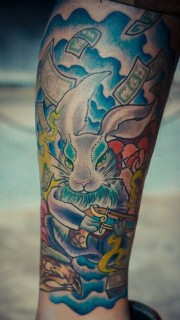 腿部彩色兔子纹身图片