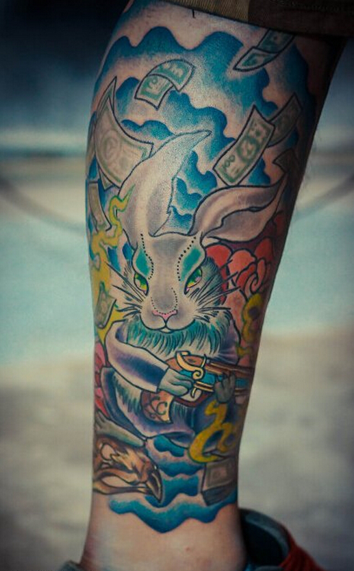 点击大图看下一张：腿部彩色兔子纹身图片