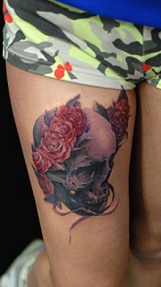 腿部女子美艳花朵骷髅纹身图案