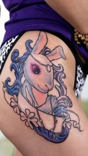 美女腿部卡通兔女郎纹身图案