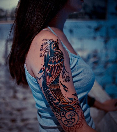 点击大图看下一张：美女手臂水彩迷人凤凰纹身图案