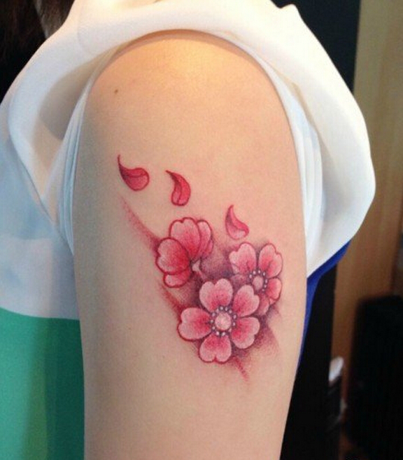 点击大图看下一张：手臂彩色樱花纹身图片