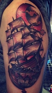 胳膊大帆船纹身图案