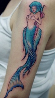女性手臂彩色美人鱼纹身图案