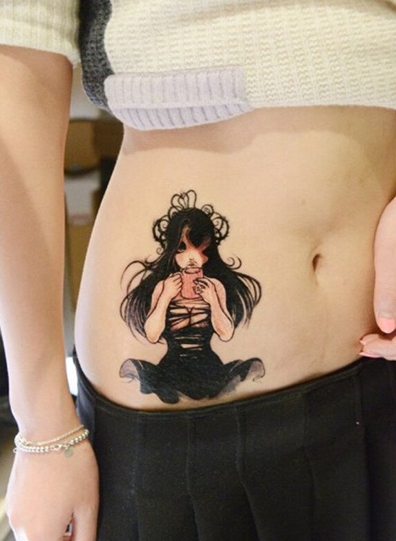 点击大图看下一张：女性腹部女郎纹身图片