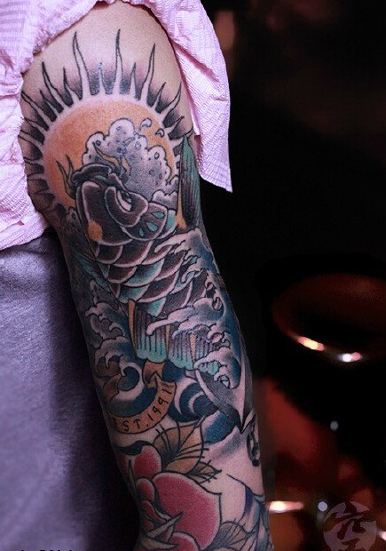 点击大图看下一张：中国传统风格锦鲤纹身图案