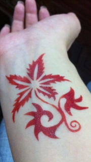 神秘鲜艳红枫纹身图案