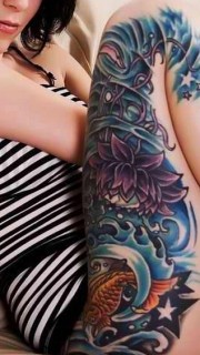 女人个性彩色花腿纹身图案