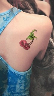 小巧可爱的樱桃纹身