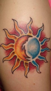 女生手臂个性的太阳纹身